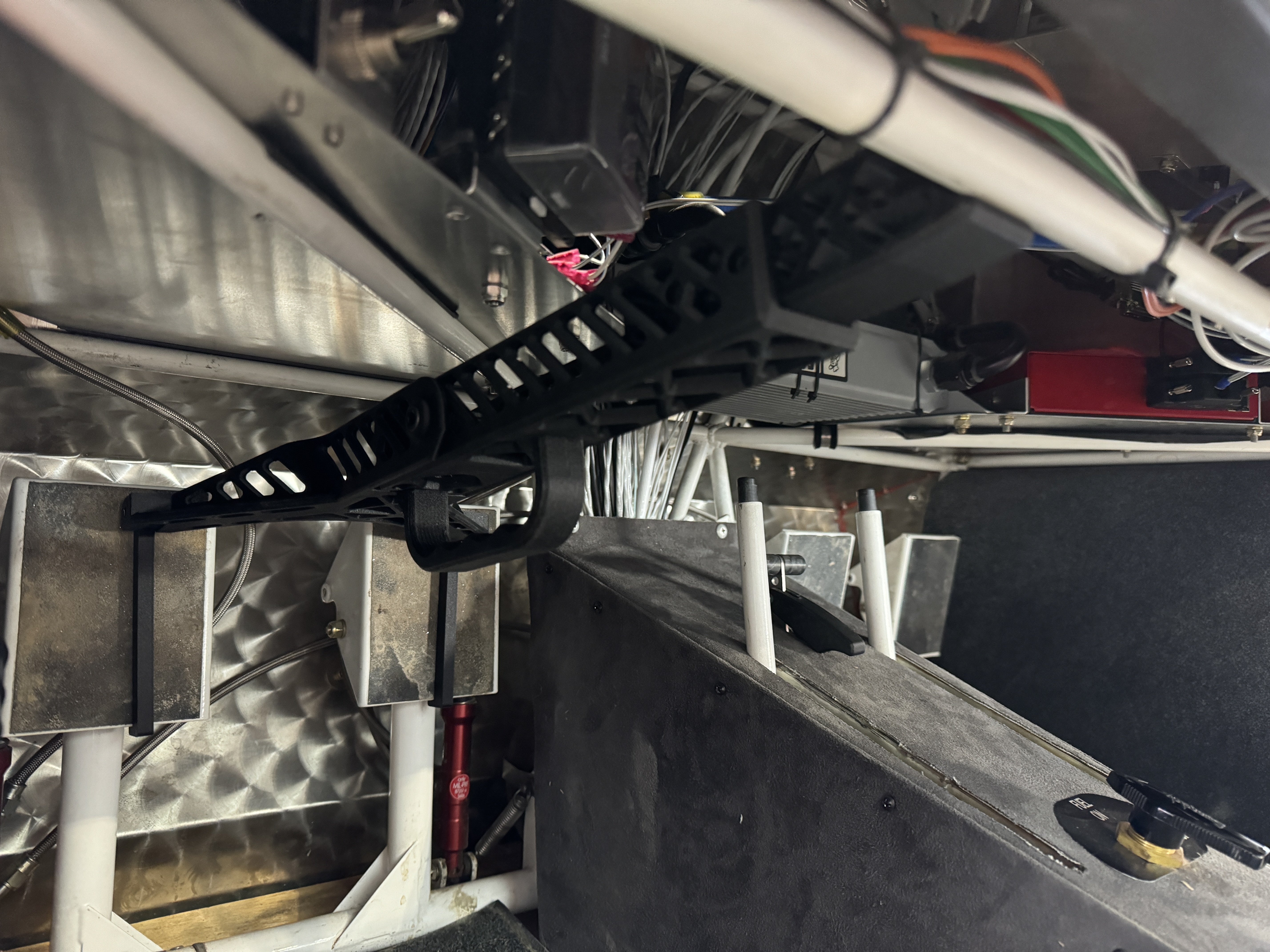 Chốt Khóa Bánh Lái và Phanh Đỗ Máy Bay Kitfox