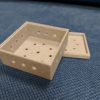 Hộp Đơn Giản Có Nắp Và Lỗ