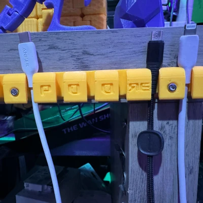 Kệ Giữ / Tổ Chức Dây Cáp USB