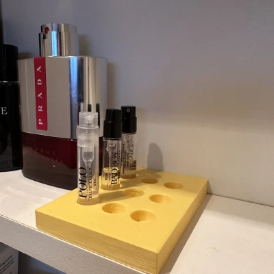 Kệ đựng mẫu nước hoa