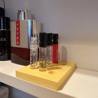 Kệ đựng mẫu nước hoa
