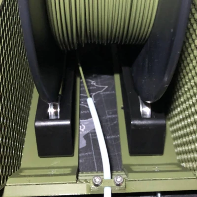 Giá đỡ cuộn dây filament dựa trên đế giữ filament từ Aliexpress