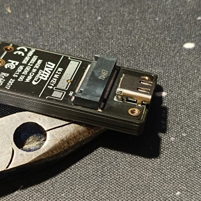 Phần vỏ case cho bo mạch NVME mini mua trên Aliexpress