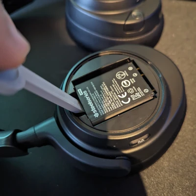 Dụng cụ hỗ trợ lấy pin cho Arctis Pro Wireless