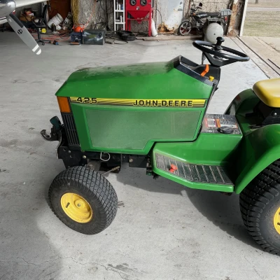Núm Ga Xe John Deere 425
