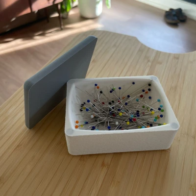 Hộp Nam Châm Có Nắp Đậy (dùng đựng kim may vá, v.v.)