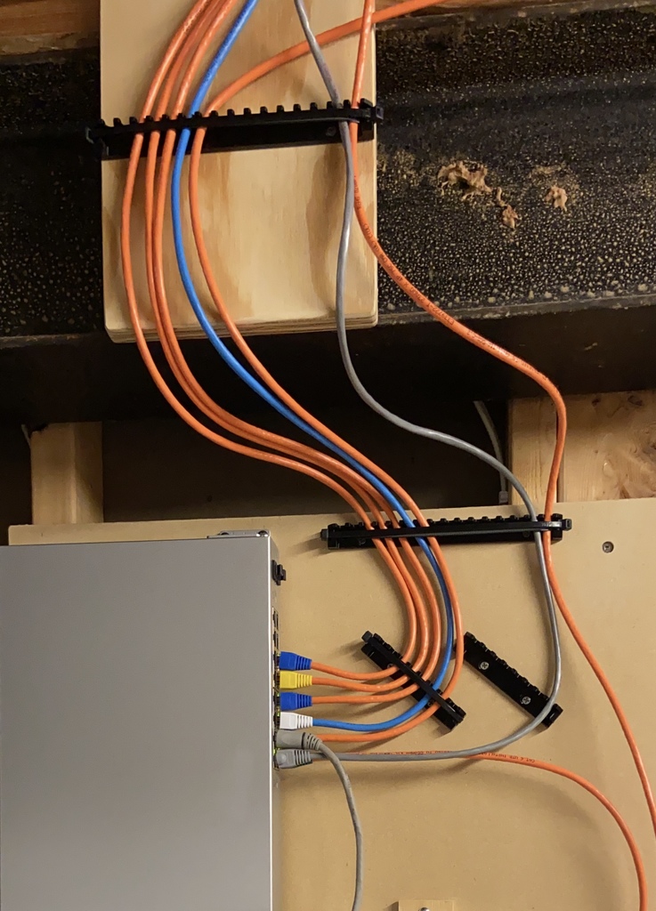 Giá Đỡ Dây Mạng