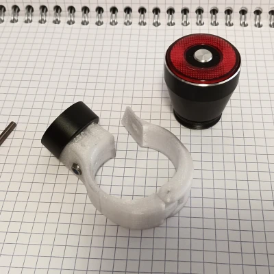 Khuôn Giữ Đèn Hậu Xe Đạp