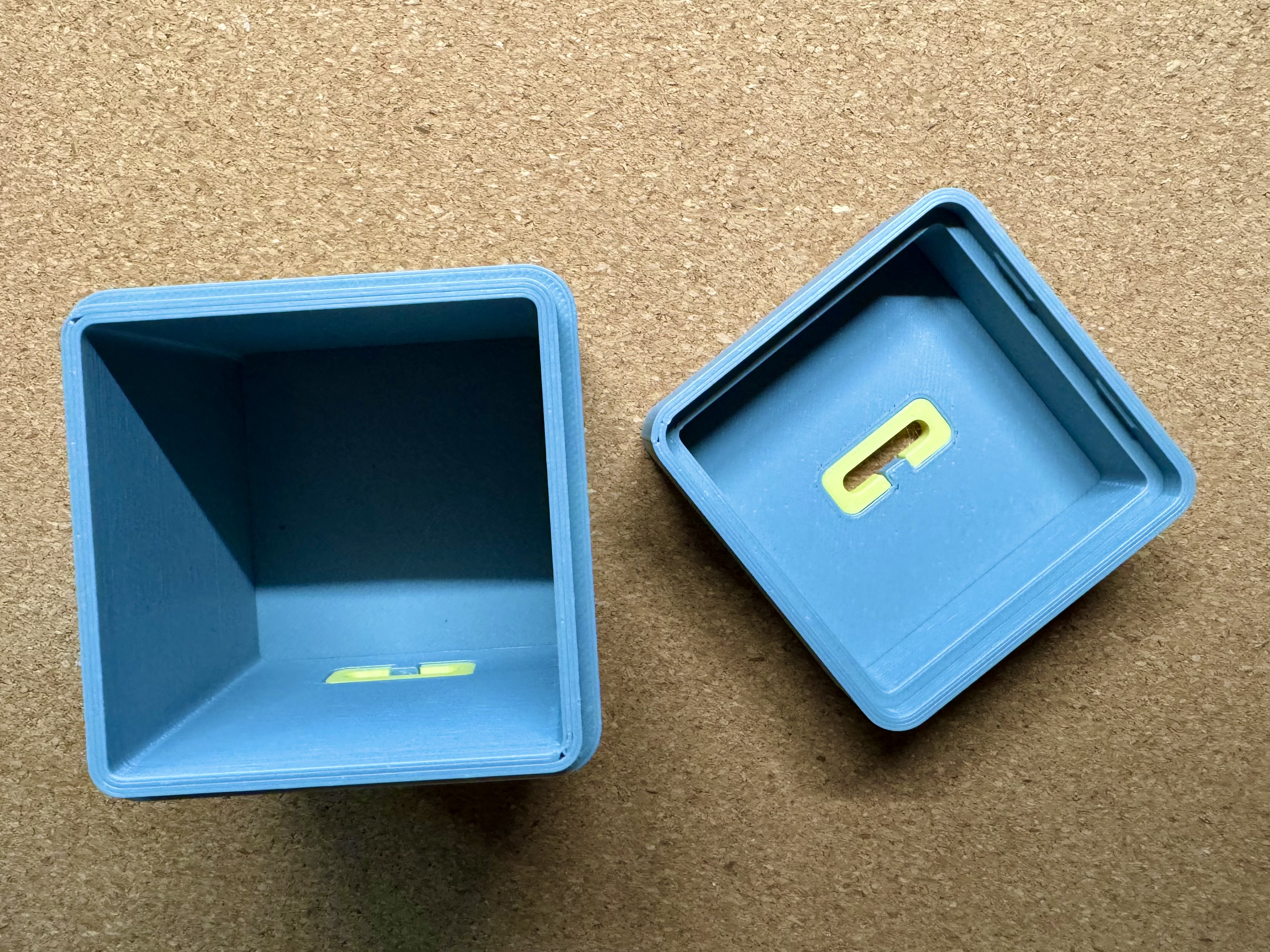 Hộp đựng dây cáp nhỏ gọn cho bàn làm việc