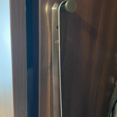 Kệ giữ cây mang giày cho tủ sảnh