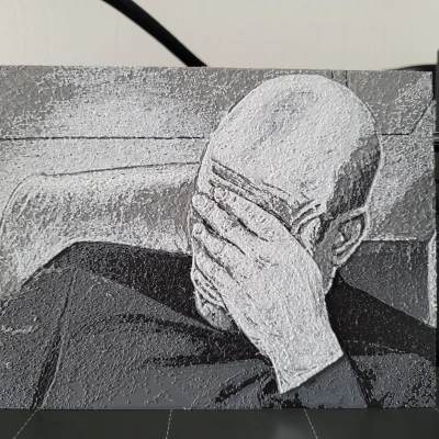 Mô hình Hueforge Picard "ôm mặt"