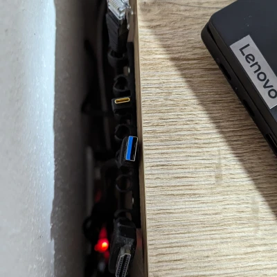 Chỗ Giữ Dây Cáp USB & HDMI Cho Bàn Làm Việc