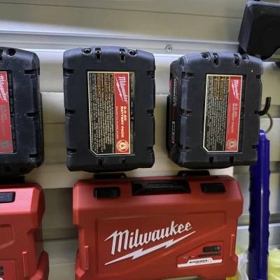 Giá Treo Tường Milwaukee M18