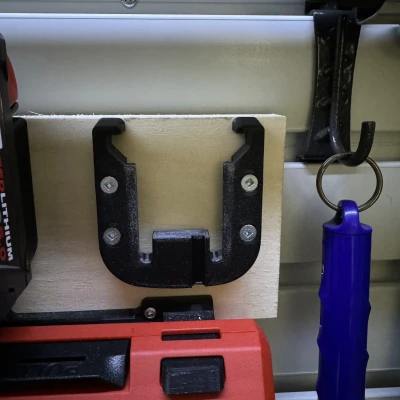 Giá Treo Tường Milwaukee M18