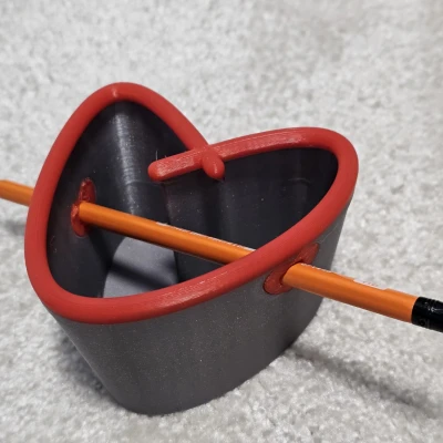 Kệ Đựng Bút Hình Trái Tim