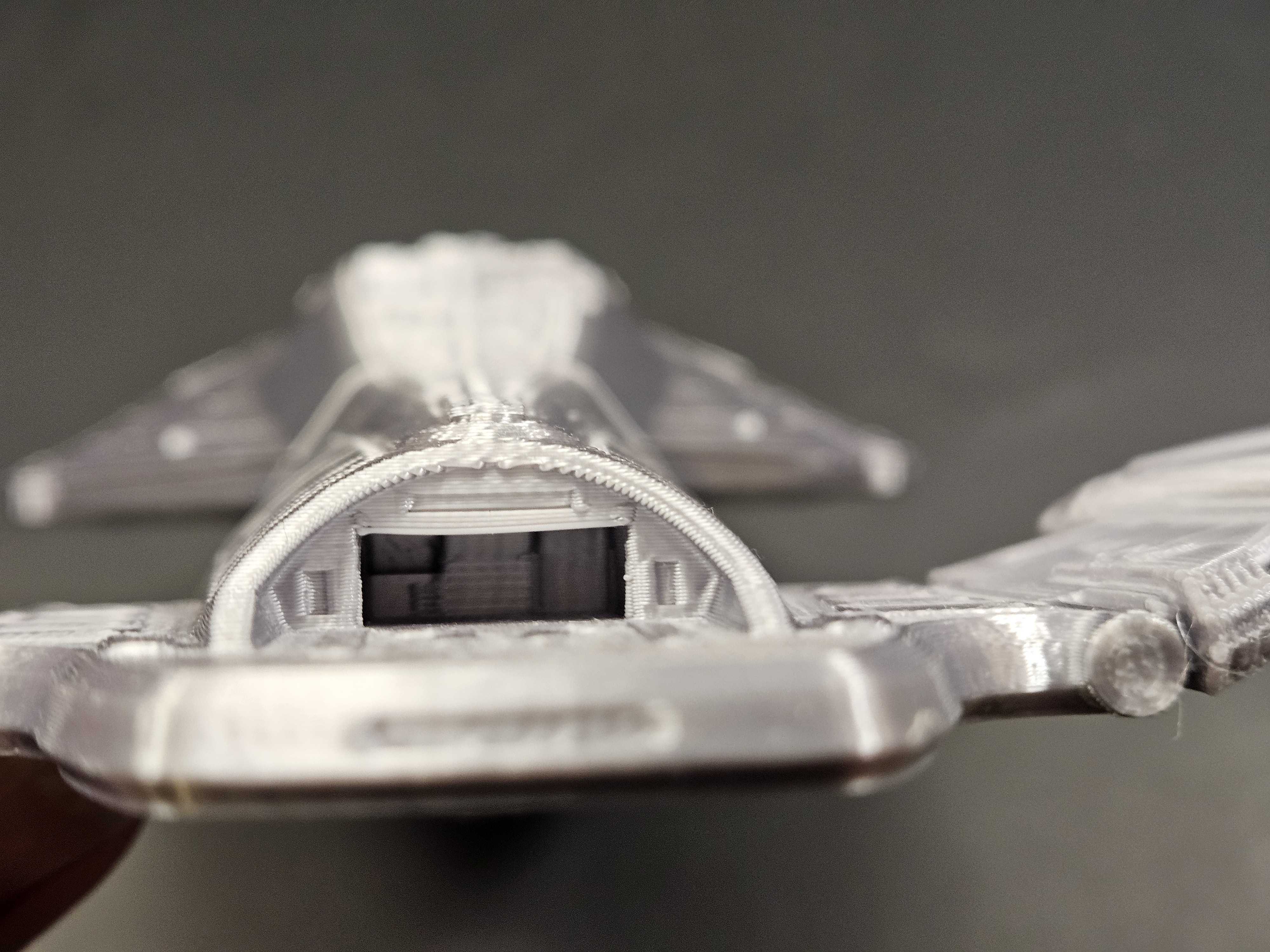 Phần Thân Sau Tàu Voyager có Khoang Chứa Tàu Con Thoi Mở