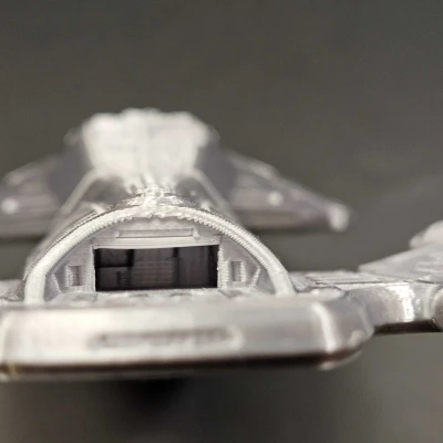 Phần Thân Sau Tàu Voyager có Khoang Chứa Tàu Con Thoi Mở