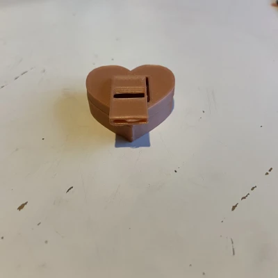 Còi (chủ đề Ngày Lễ Tình Nhân)