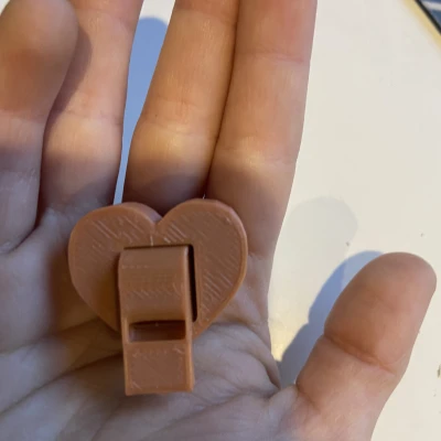 Còi (chủ đề Ngày Lễ Tình Nhân)