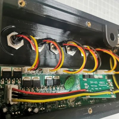 Vỏ cho bộ điều khiển quạt DC 6 kênh 12V