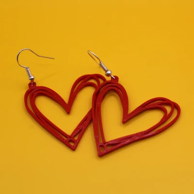 Bông tai trái tim vẽ tay