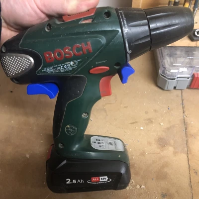 Giá đỡ Máy khoan BOSCH PSB-18-LI-2 18V cho Skadis