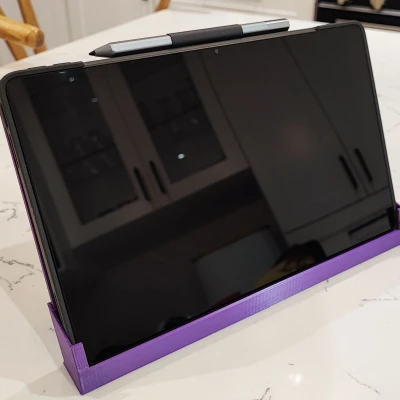 Giá đỡ Máy tính bảng có Miếng chèn Voronoi kèm Kệ Tai nghe/Tai nghe không dây