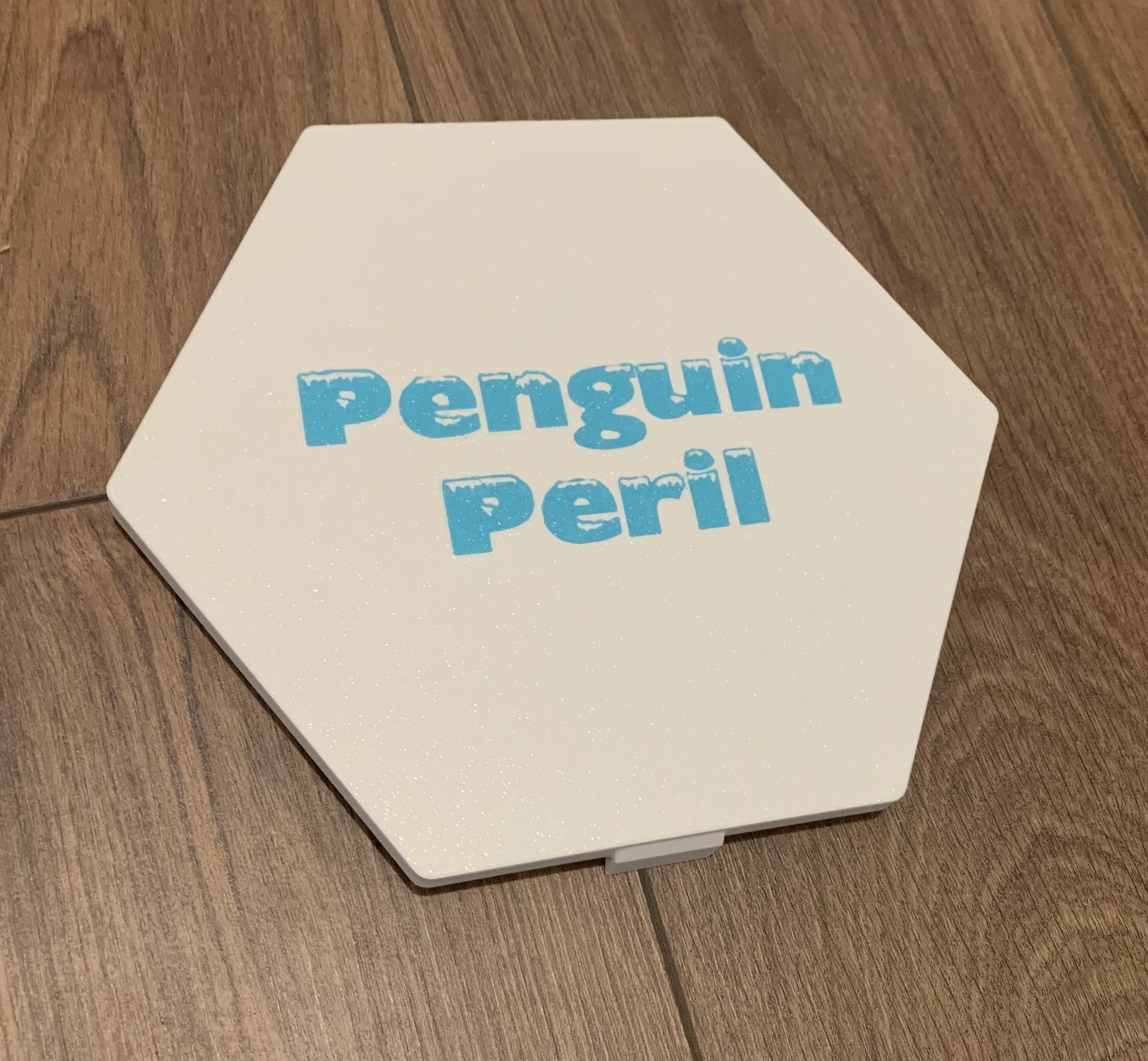 Hộp đựng game Penguin Peril