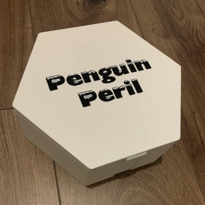 Hộp đựng game Penguin Peril