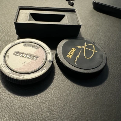 Giá Đỡ Nắp Ống Kính Sony E-Mount & Nắp Máy Ảnh Gridfinity