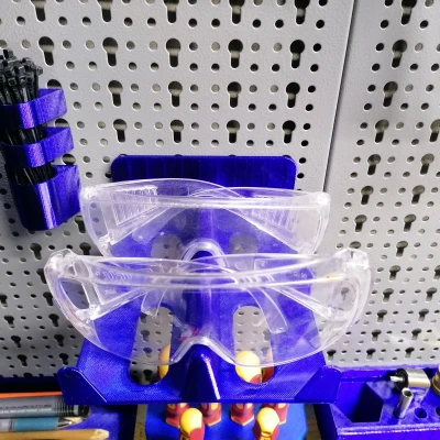 Giá Đỡ Kính Cho Tường Lỗ Pegboard Mars Svratka