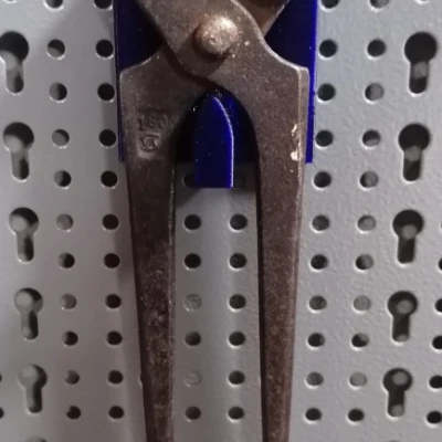 Giá đỡ kìm kẹp cho bảng ghim Mars