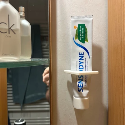 Kệ dán tường cho tuýp kem đánh răng Sensodyne