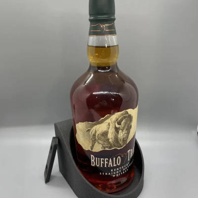 Giá đỡ chai treo tường