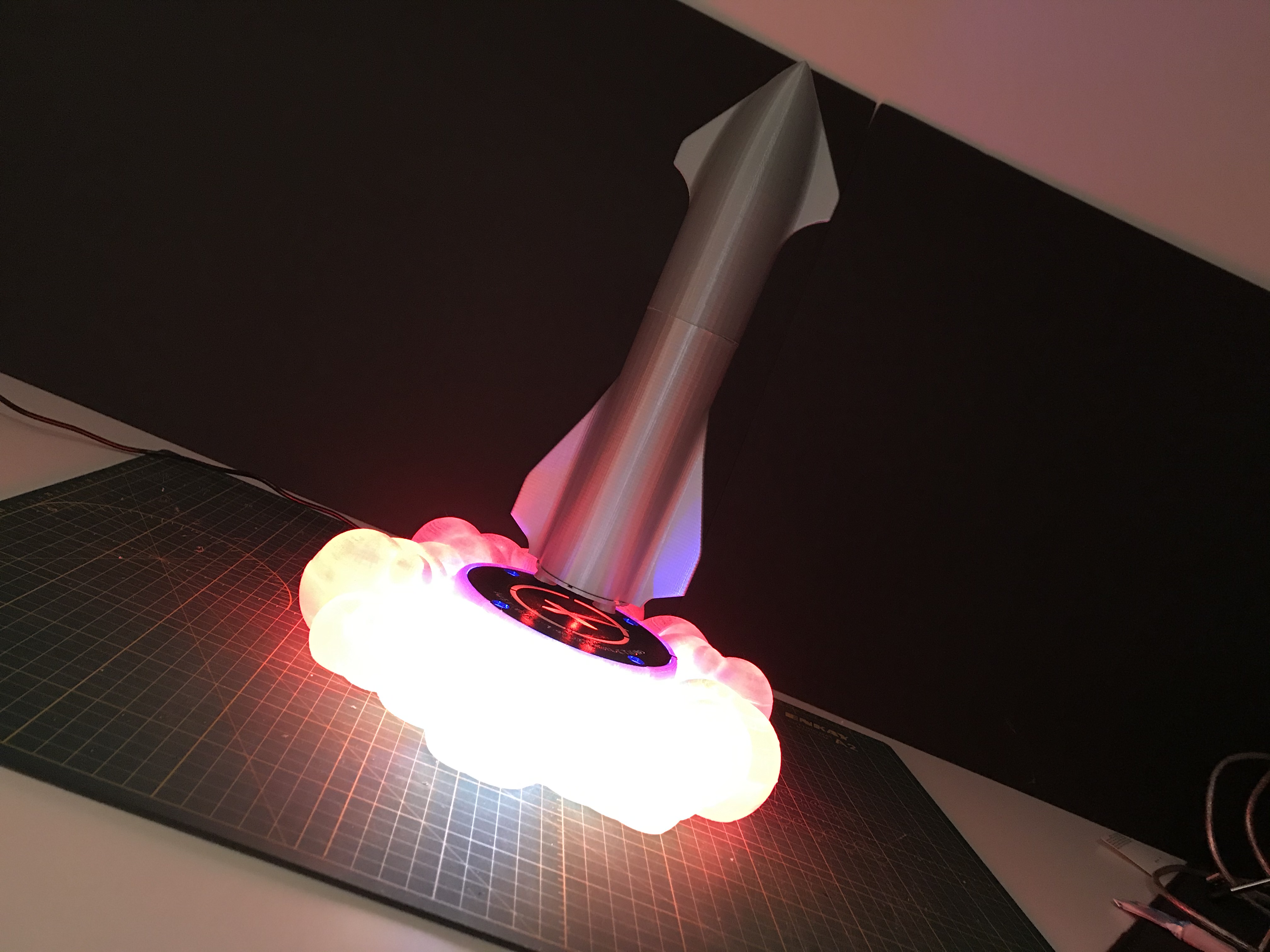 Đèn SpaceX Starship Bay Lơ Lửng Có Hiệu Ứng Lửa NeoPixel và Động Cơ LED