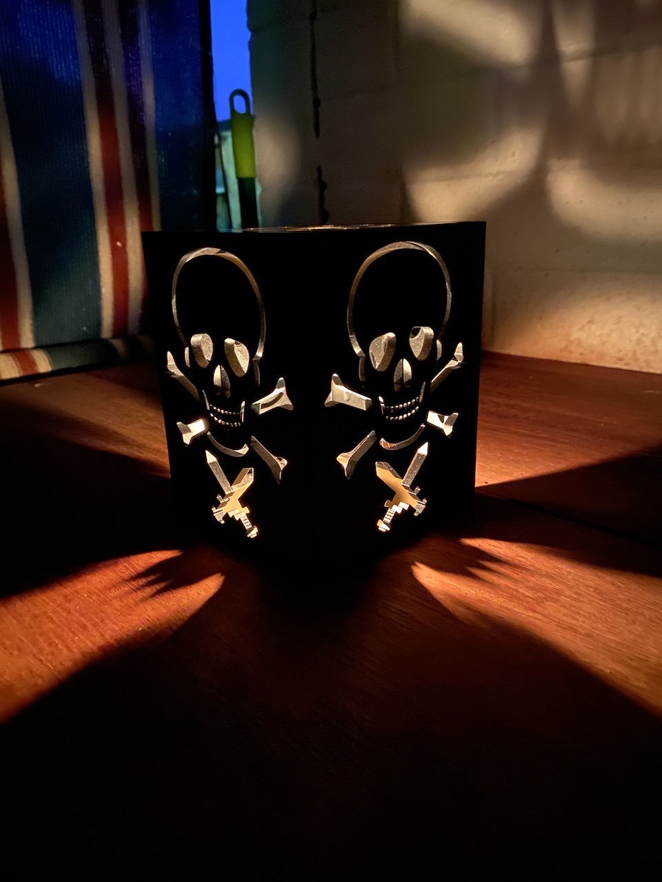 Chân Nến Đèn Trà Cướp Biển Jolly Roger