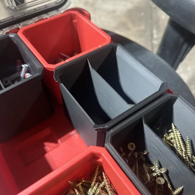 Hộp Đựng Sâu Milwaukee Packout Có Cắt Và Vách Ngăn