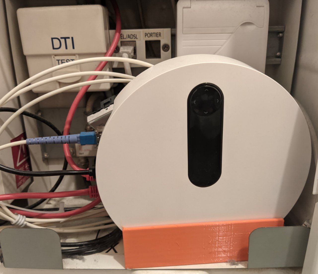 Chân đế đứng cho Freebox Pop