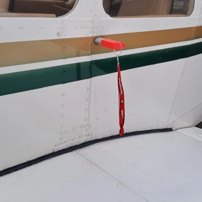 Nắp Bảo Vệ Ống Pitot Tự Động Cho Càng Hạ Cánh Piper 28R