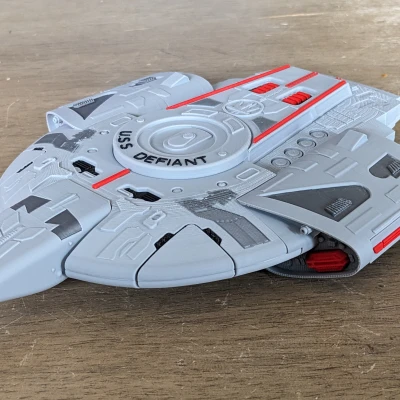 Mô hình Tàu Defiant In Đa Vật Liệu