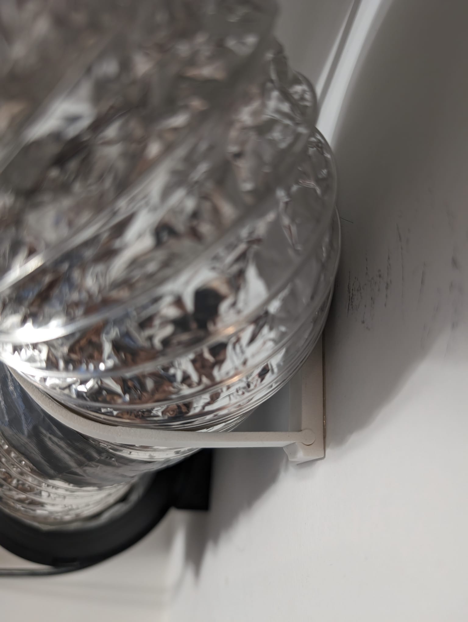 Giá đỡ ống gió mềm bằng nhôm dạng gài tường 4 inch