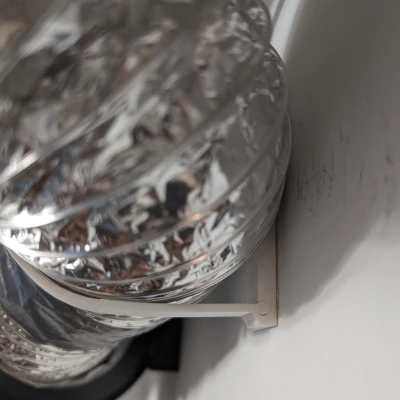 Giá đỡ ống gió mềm bằng nhôm dạng gài tường 4 inch