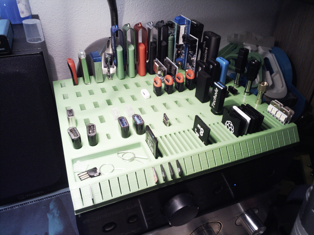 Kệ Lớn Đựng Thẻ SD, microSD, USB, USB C và Jack Cắm