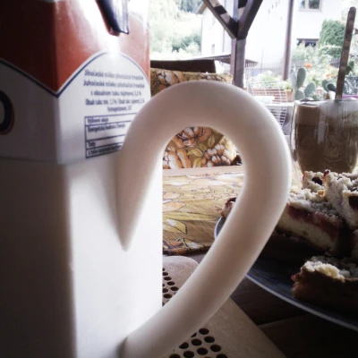 Giá Đỡ Hộp Sữa Kiểu Séc "Kích Thước Hộp"