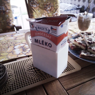 Giá Đỡ Hộp Sữa Kiểu Séc "Kích Thước Hộp"