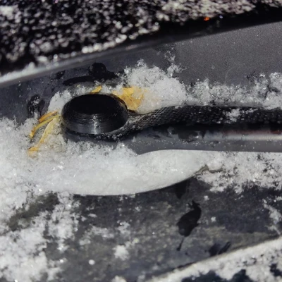 Nắp Chặn Cần Gạt Nước Xe Nissan Qashqai / Dualis J10