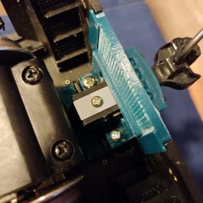 Giá đỡ khớp nối Kadee #907 cho đầu máy SD70MAC USA Trains