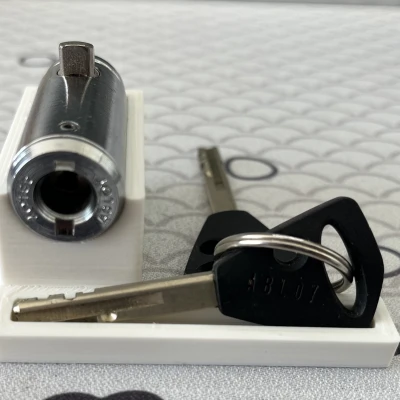 Chân Đế Trưng Bày Abloy Exec