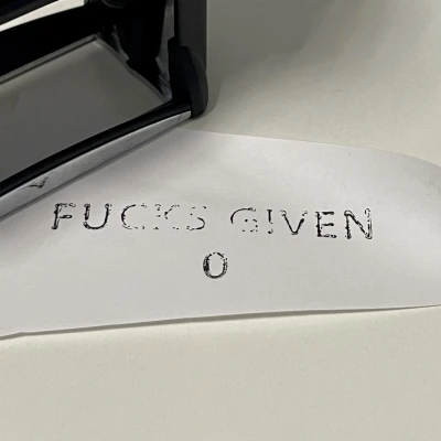 Con Dấu "Zero F*cks Given" (Không Quan Tâm) 24mm x 69mm