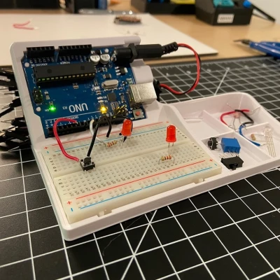 Khung giữ Arduino Uno với Breadboard